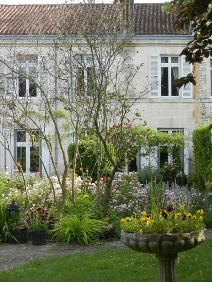 La Maison De L'Ambassadeur Saint-Jean-dʼAngély Eksteriør billede